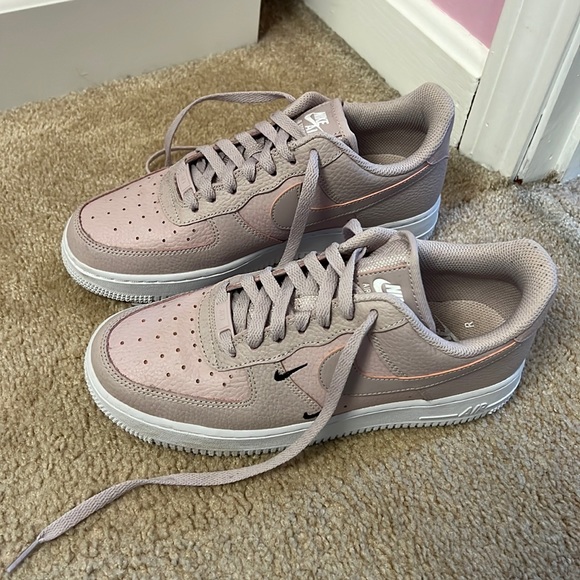 Nike Shoes - Nike Air Size 8 Sneaker